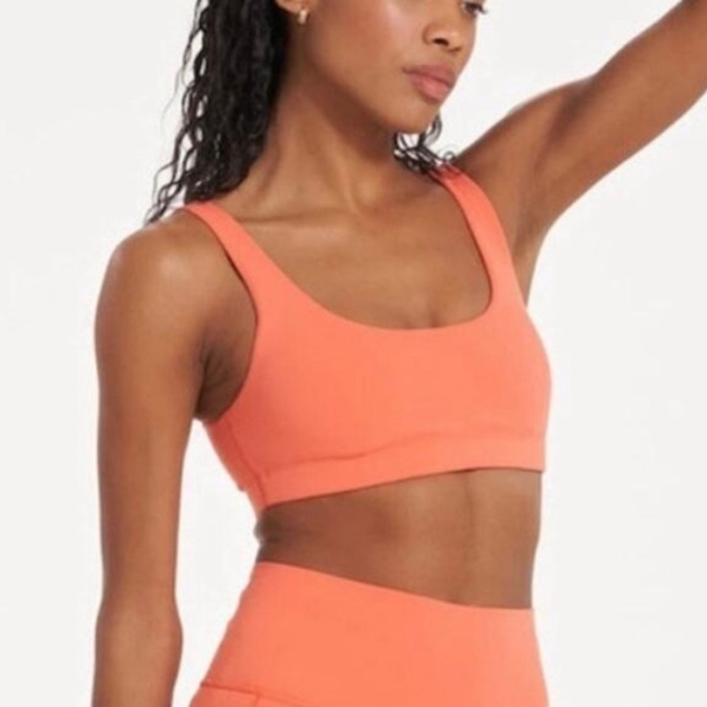Vuori Daily Bra - Grapefruit